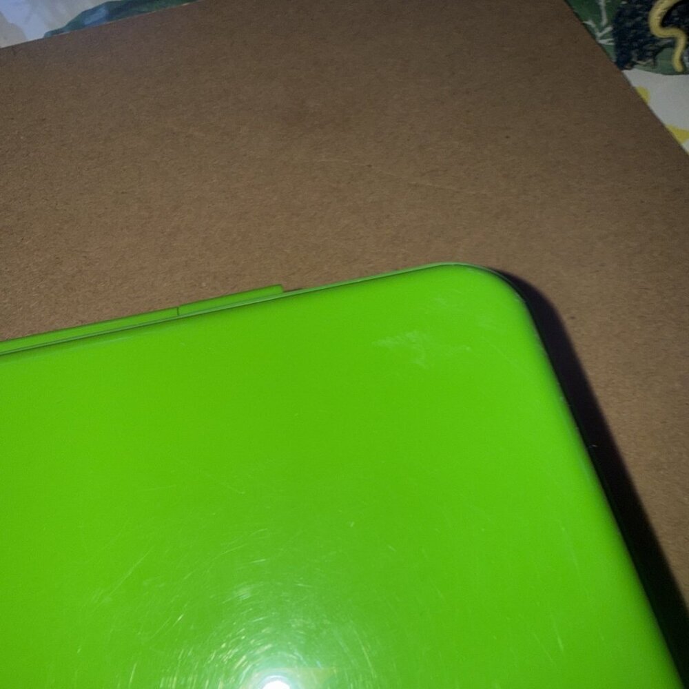 Super Mario Yoshi Universal Travel Hard Green Case & Nintendo With Cloth /Stylus - Picture 7 of 11